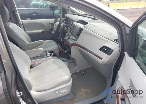 2012 Toyota Sienna Xle 7 Passenger z USA, uszkodzony, nr VIN 5TDDK3DC9CS036188